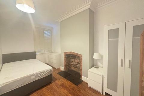 1 bedroom in a house share to rent, Priestsic Road, Sutton-in-Ashfield, NG17