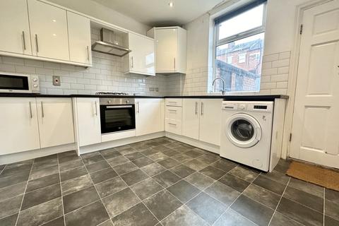 3 bedroom terraced house to rent, Murray Road, Sheffield, S11