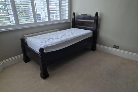 undefined, Oakhurst Rise, Carshalton, SM5