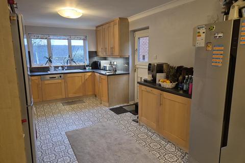 4 bedroom house to rent, Higher Drive, Purley, CR8