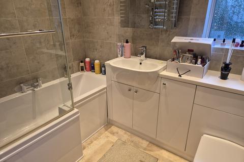 4 bedroom house to rent, Higher Drive, Purley, CR8