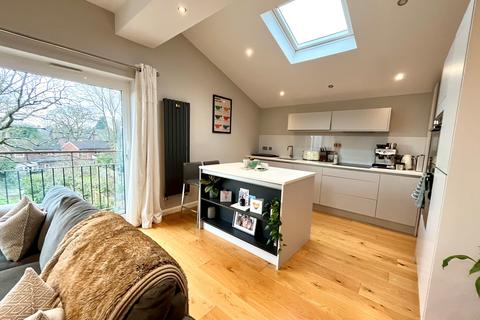 Oak Road, Manchester, M20