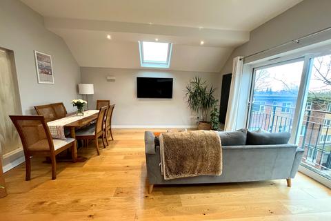2 bedroom apartment to rent, Oak Road, Manchester, M20