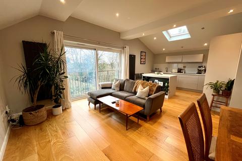 2 bedroom apartment to rent, Oak Road, Manchester, M20