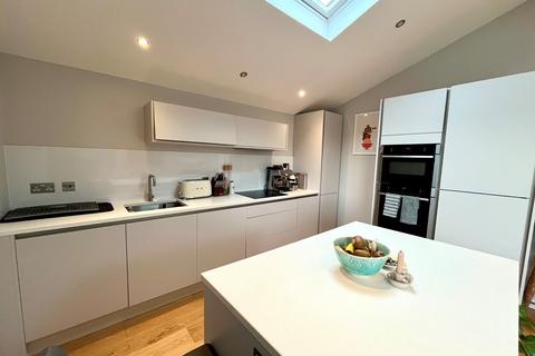 2 bedroom apartment to rent, Oak Road, Manchester, M20