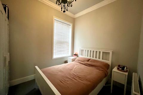 1 bedroom apartment to rent, Central Road, Manchester, M20