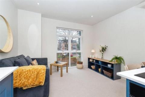 2 bedroom apartment to rent, Whalley Road, Manchester, M16