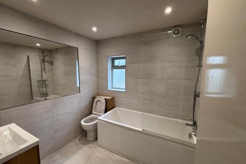 2 bedroom apartment to rent, Whalley Road, Manchester, M16