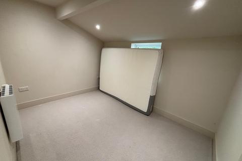 2 bedroom apartment to rent, Whalley Road, Manchester, M16