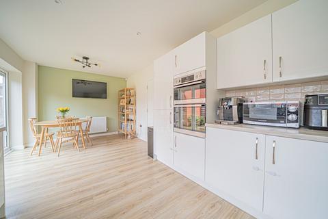 undefined, Spitfire Avenue, Shirley, B90