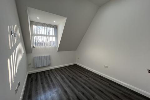 2 bedroom apartment to rent, Clothorn Road, Manchester, M20