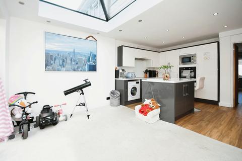 4 bedroom house to rent, Birchlands, Mansfield, NG19