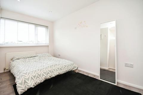 4 bedroom house to rent, Birchlands, Mansfield, NG19