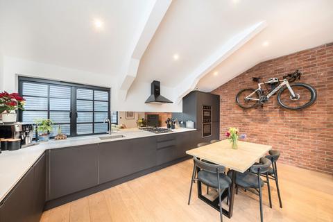 2 bedroom flat for sale, Caxton Road, London SW19