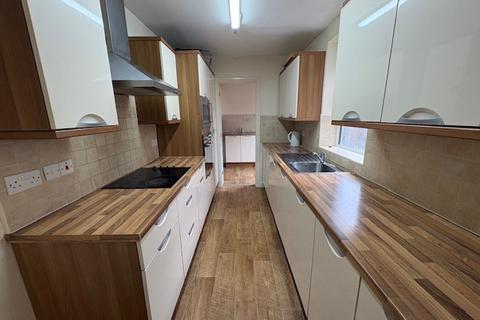 3 bedroom end of terrace house to rent, Regent Street, Sutton-in-Ashfield, NG17