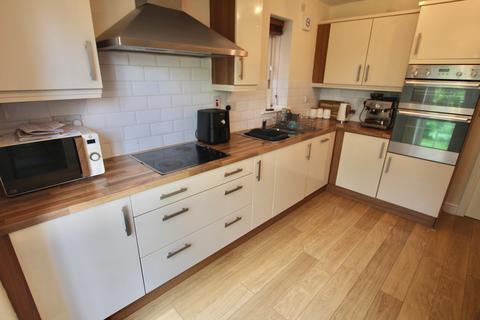 4 bedroom house to rent, Parkfield Court, Tamworth, B77