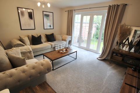 4 bedroom house to rent, Parkfield Court, Tamworth, B77