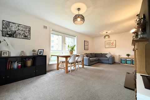 3 bedroom house to rent, Kirkoswald Road, Glasgow, G43