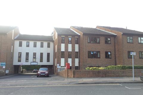 1 bedroom flat to rent, Croydon Road, Caterham, CR3