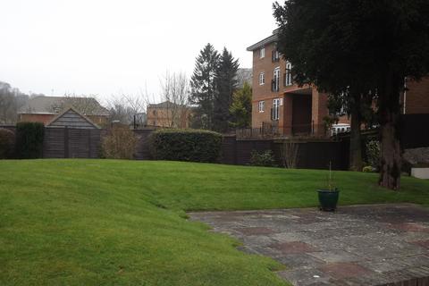1 bedroom flat to rent, Croydon Road, Caterham, CR3