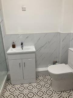 1 bedroom flat to rent, Croydon Road, Caterham, CR3