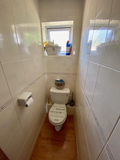 Cloakroom/wc