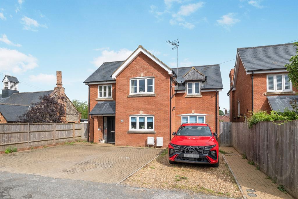 4 bedroom detached house for sale