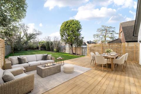 undefined, Surrey Gardens, Effingham Junction, KT24