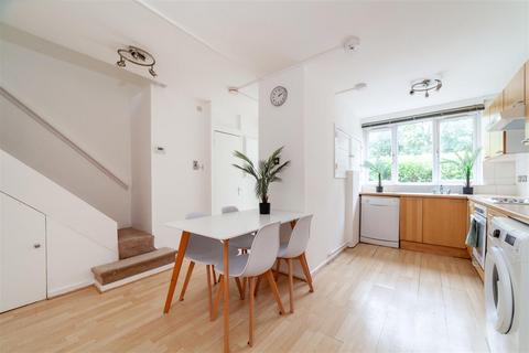 5 bedroom terraced house to rent, Danebury Avenue, Roehampton SW15