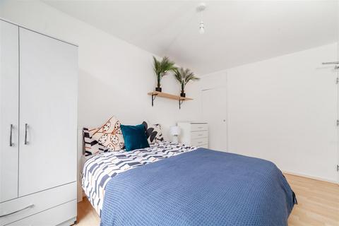5 bedroom terraced house to rent, Danebury Avenue, Roehampton SW15