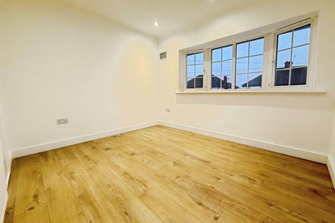 3 bedroom house to rent, Winchester Road, Feltham