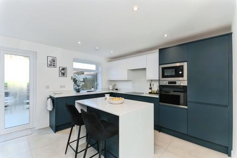3 bedroom end of terrace house for sale, School Place, Bexhill-On-Sea