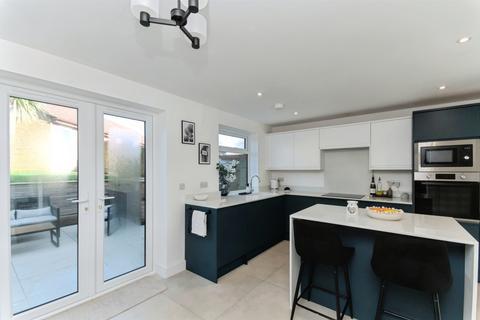 3 bedroom end of terrace house for sale, School Place, Bexhill-On-Sea
