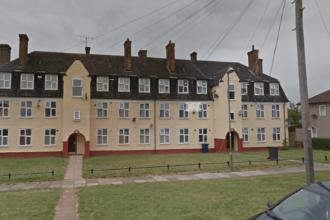 3 bedroom flat to rent, Goldbeaters Grove, HA8