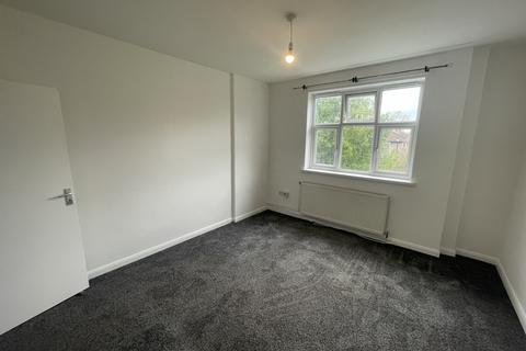 3 bedroom flat to rent, Goldbeaters Grove, HA8