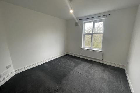 3 bedroom flat to rent, Goldbeaters Grove, HA8