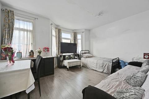 2 bedroom flat for sale, Graham Road, Harrow Wealdstone, Middlesex HA3