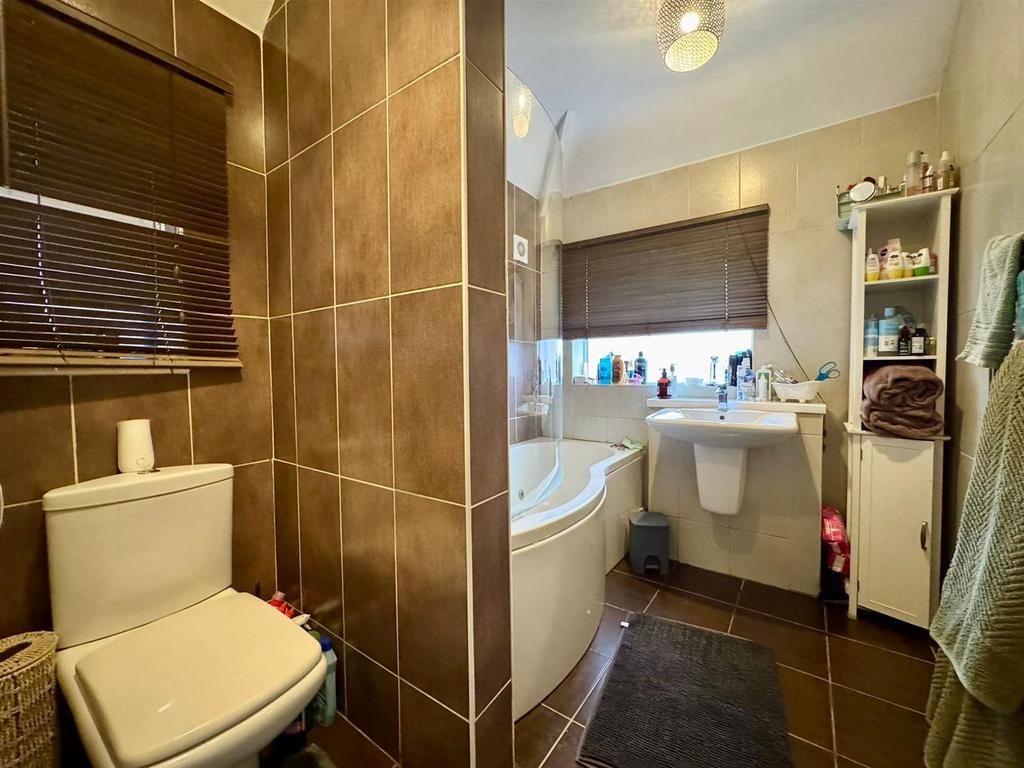 Bathroom , 1.jpeg