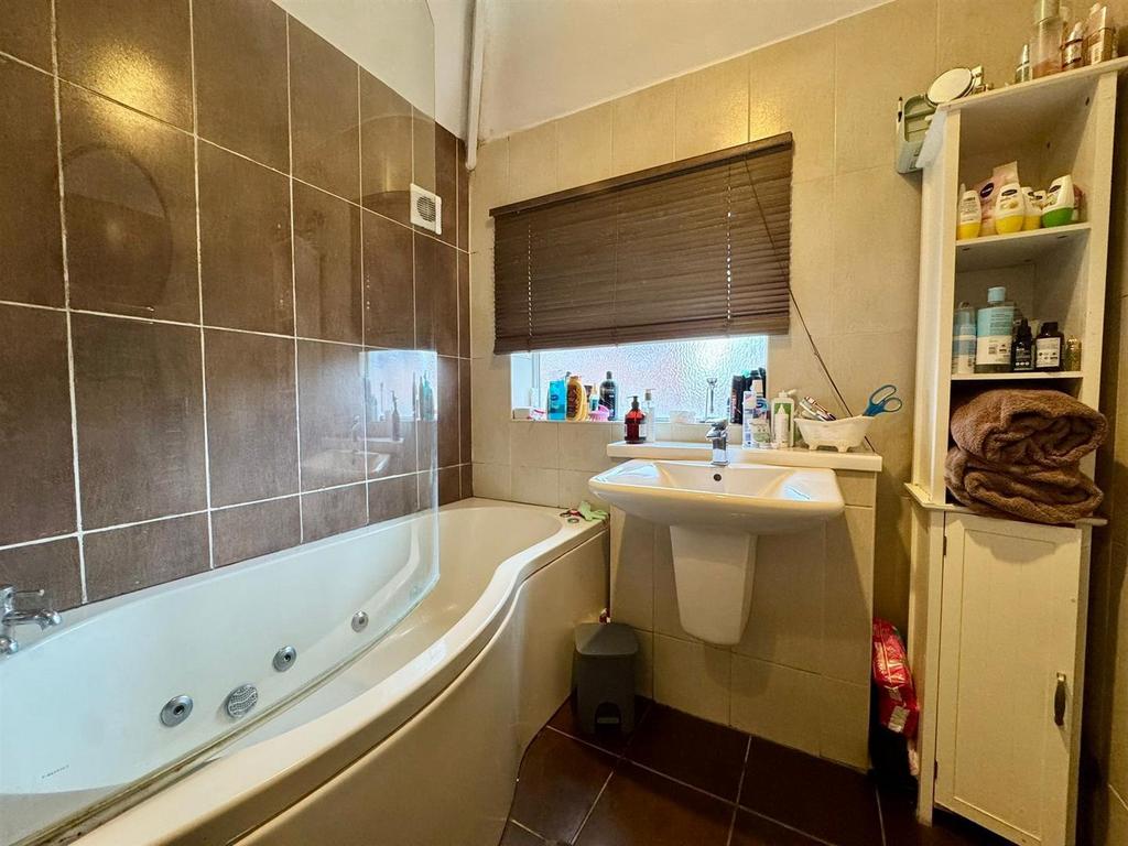 Bathroom , 2.jpeg