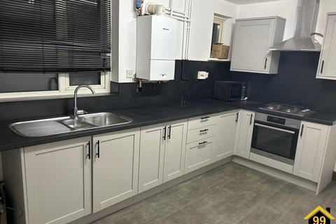 3 bedroom semi-detached house to rent, Camden  gardens, Thornton Heath, Surrey, CR7