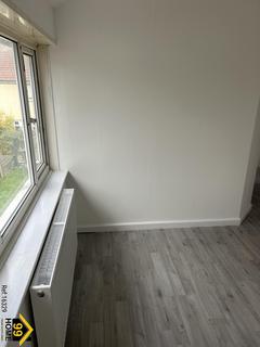 3 bedroom semi-detached house to rent, Camden  gardens, Thornton Heath, Surrey, CR7