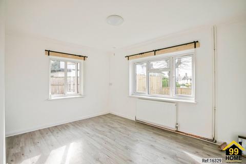 3 bedroom semi-detached house to rent, Camden  gardens, Thornton Heath, Surrey, CR7