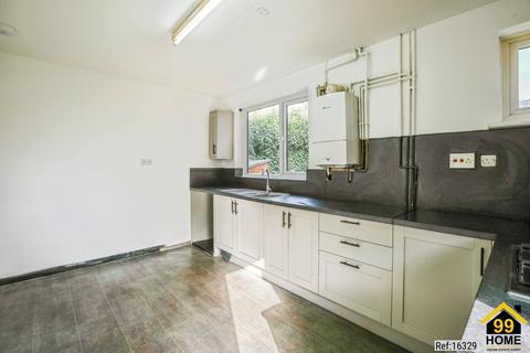 3 bedroom semi-detached house to rent, Camden  gardens, Thornton Heath, Surrey, CR7