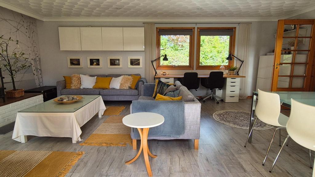 Living Room 05.jpg