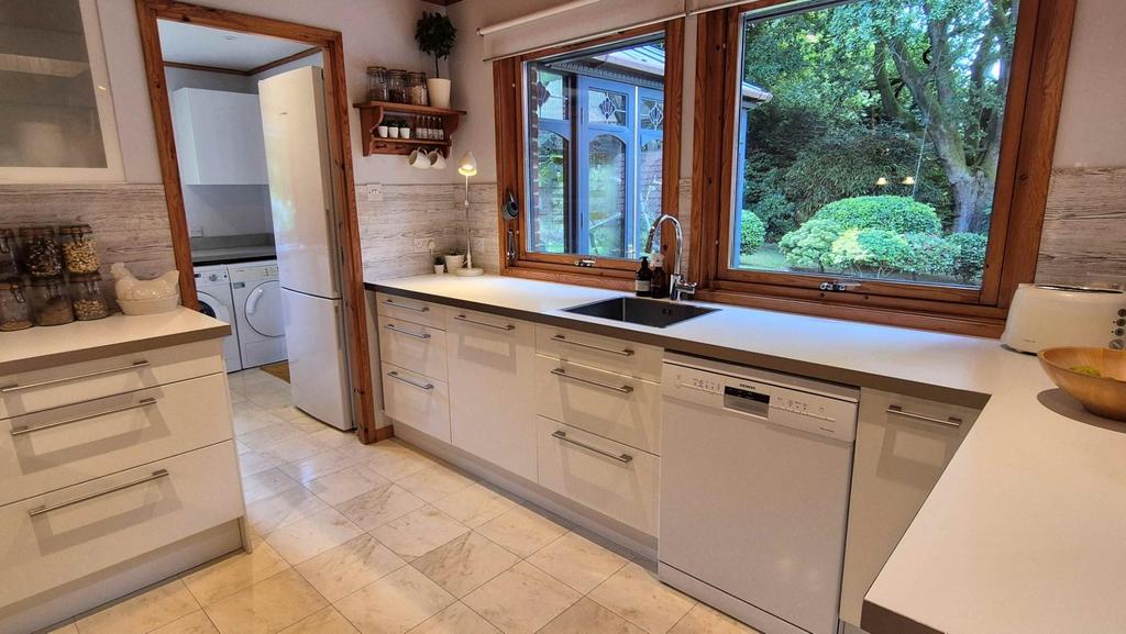 Kitchen 03.jpg
