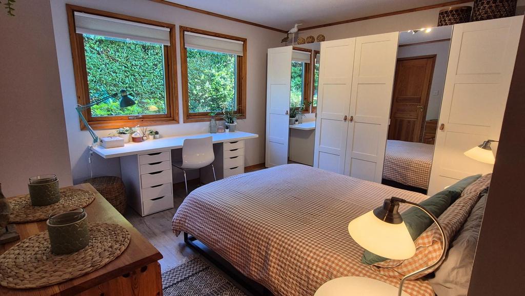 Front Bedroom 02.jpg