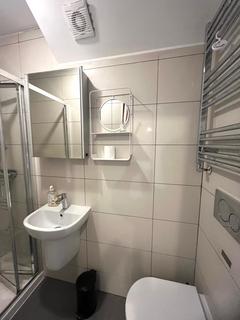 Studio to rent, Gordon Road, Hounslow TW3