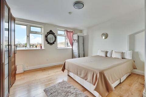 3 bedroom flat for sale, Baker Street, Enfield, EN1