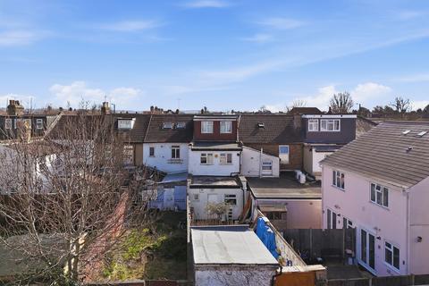 3 bedroom flat for sale, Baker Street, Enfield, EN1
