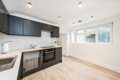 1 bedroom flat to rent, High Street, Kingston Upon Thames KT1